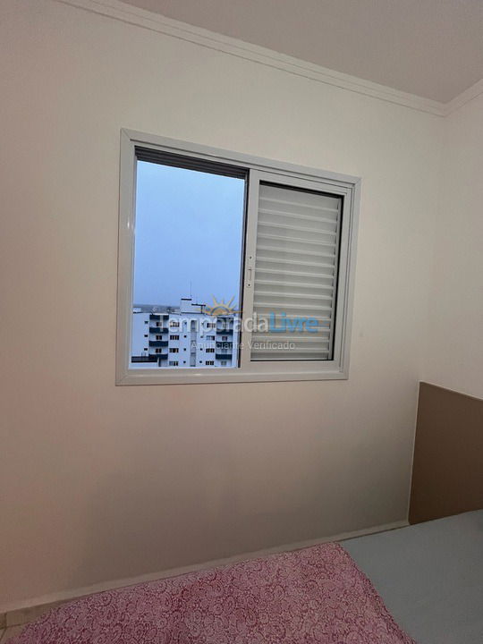 Apartamento para aluguel de temporada em Praia Grande (Praia do Caiçara)