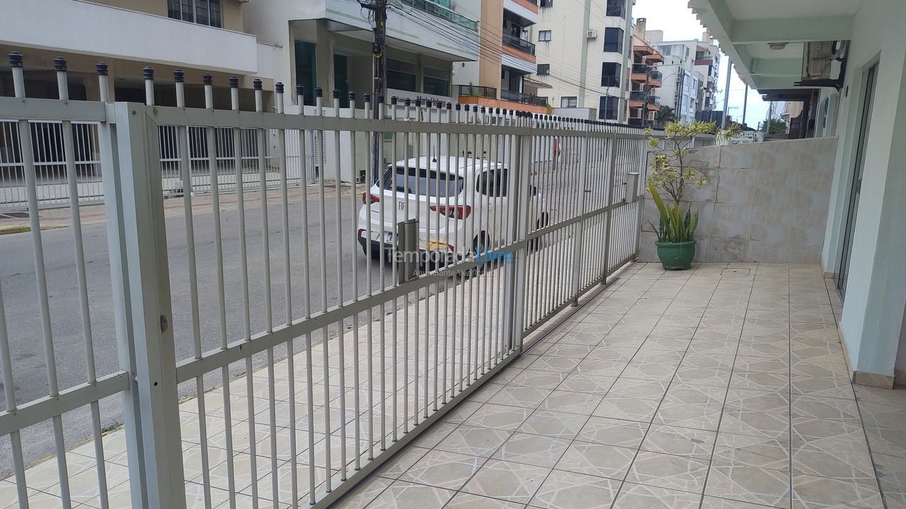 Casa para aluguel de temporada em Itapema (Meia Praia)