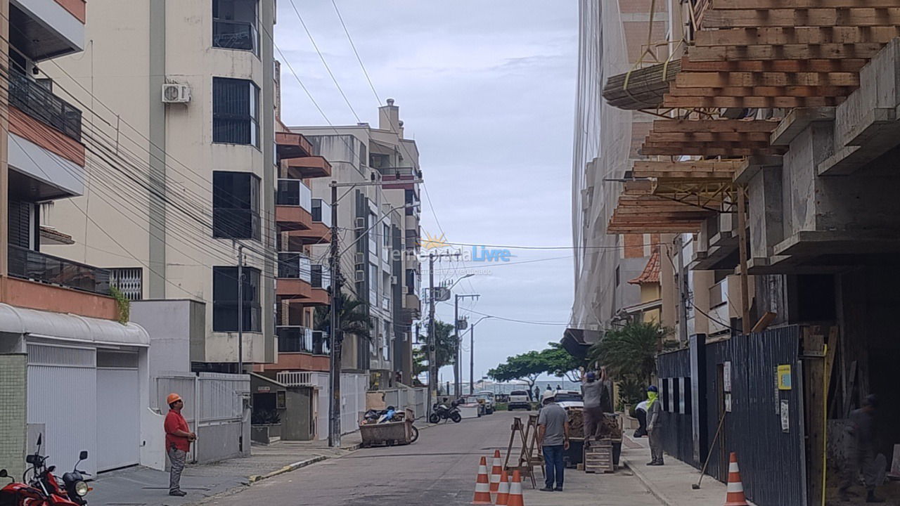 Casa para aluguel de temporada em Itapema (Meia Praia)