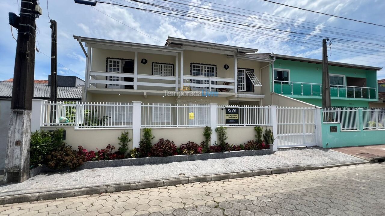 Casa para aluguel de temporada em São Francisco do Sul (Enseada)