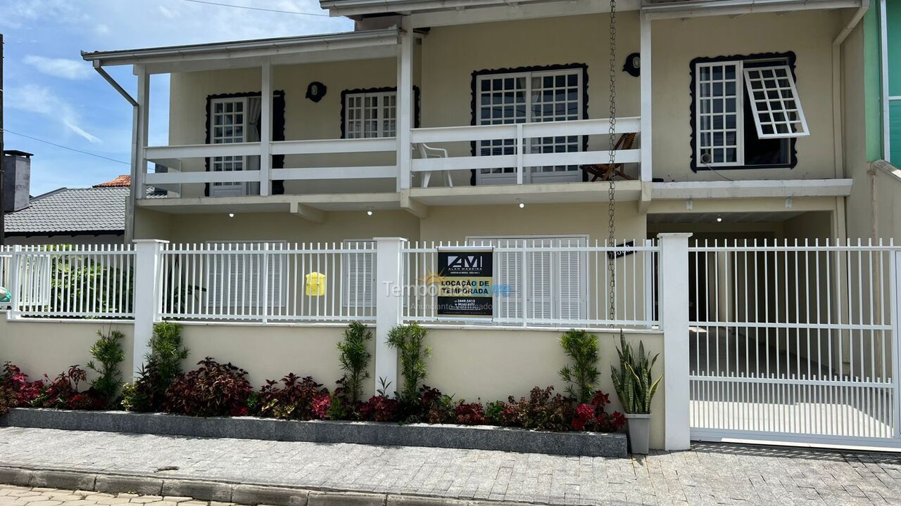 Casa para aluguel de temporada em São Francisco do Sul (Enseada)