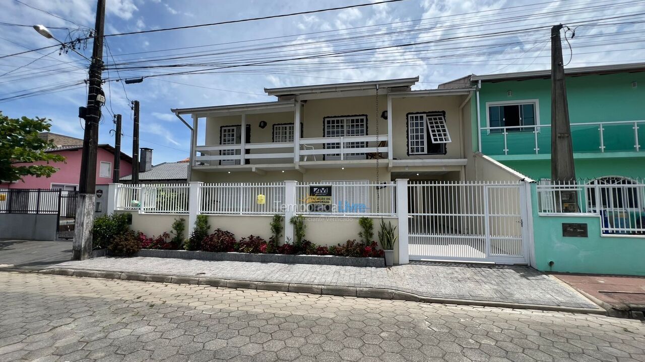 Casa para aluguel de temporada em São Francisco do Sul (Enseada)