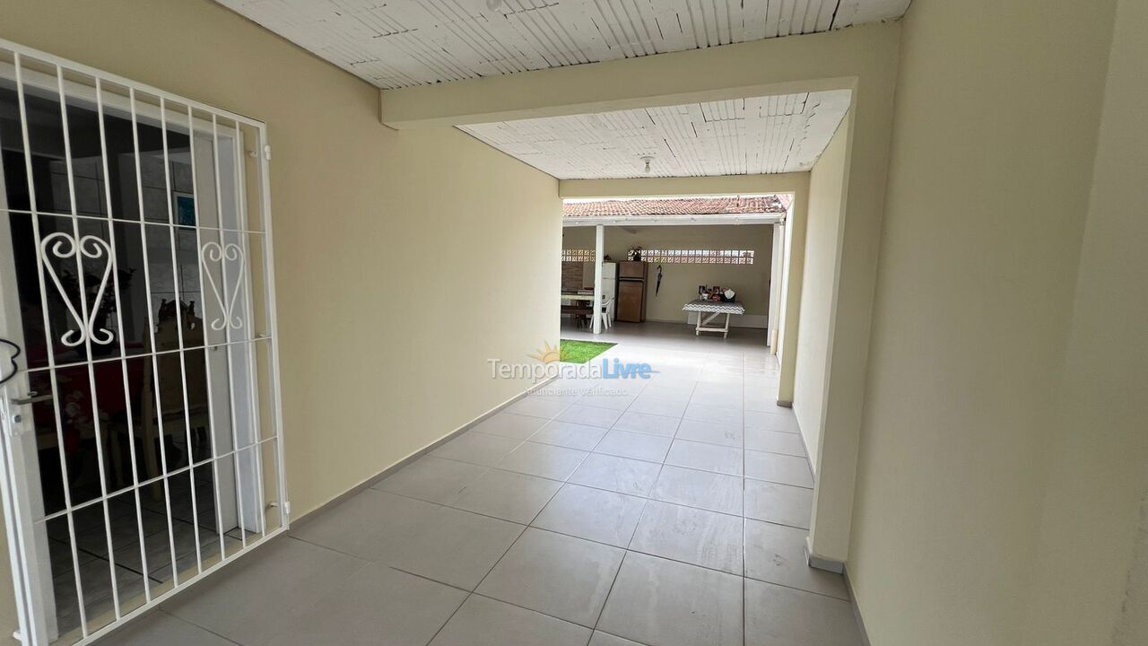 Casa para aluguel de temporada em São Francisco do Sul (Enseada)