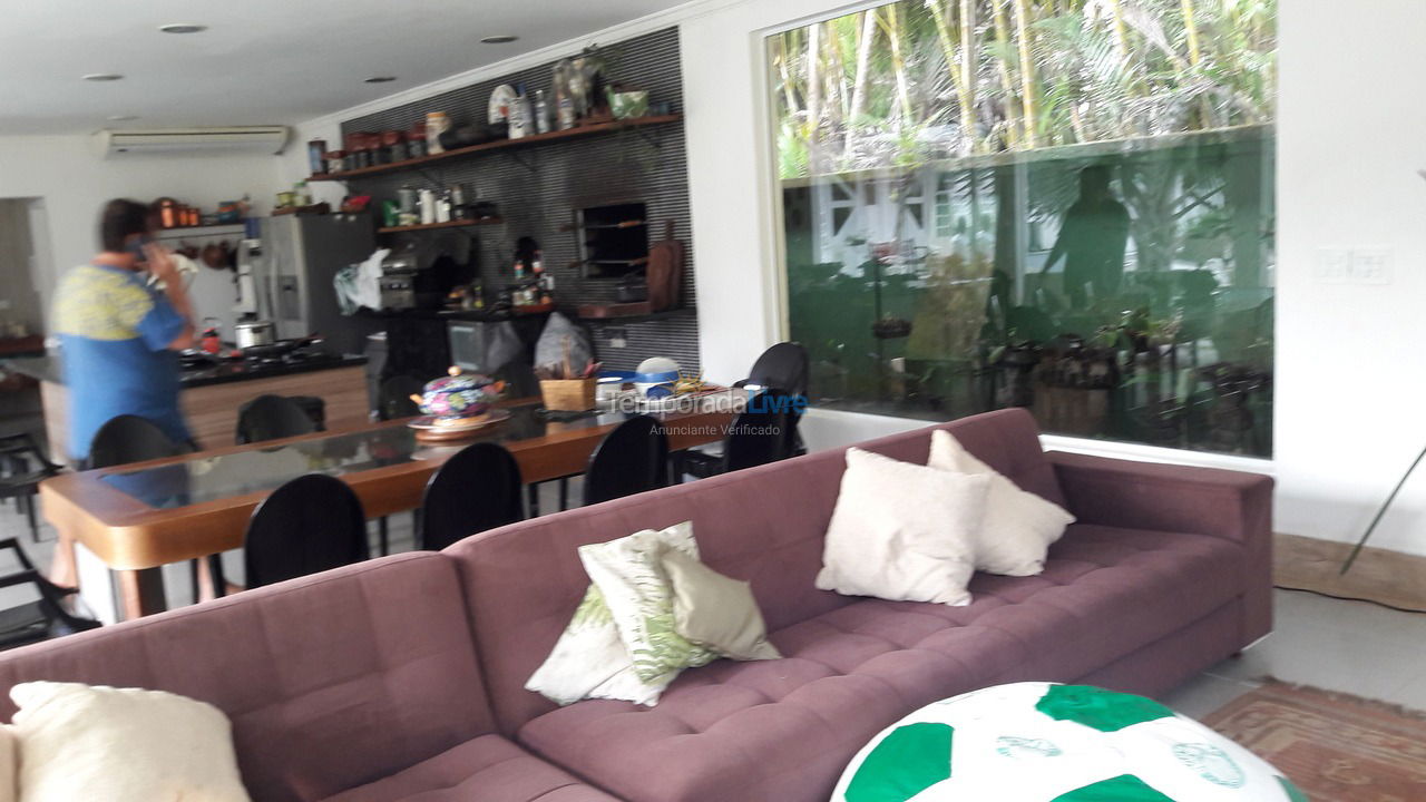 Casa para aluguel de temporada em Guarujá (Jardim Acapulco)