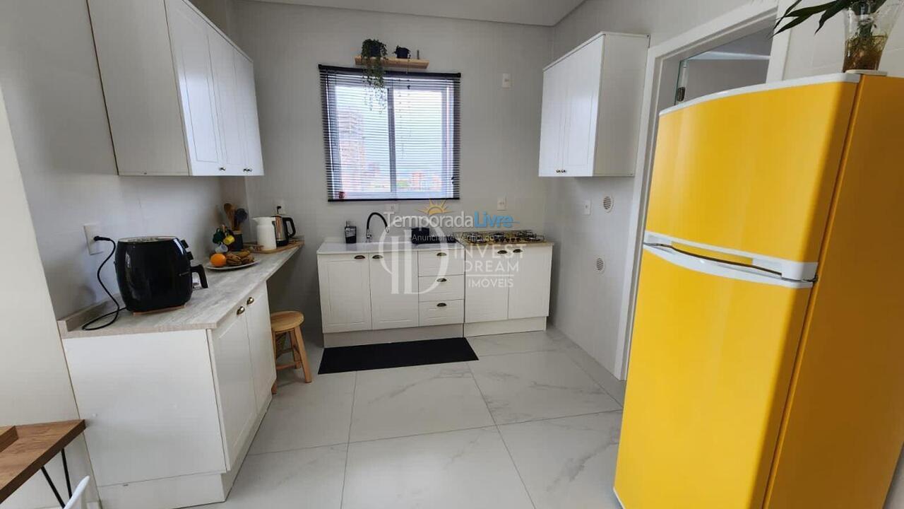 Apartamento para aluguel de temporada em Porto Belo (Perequê)