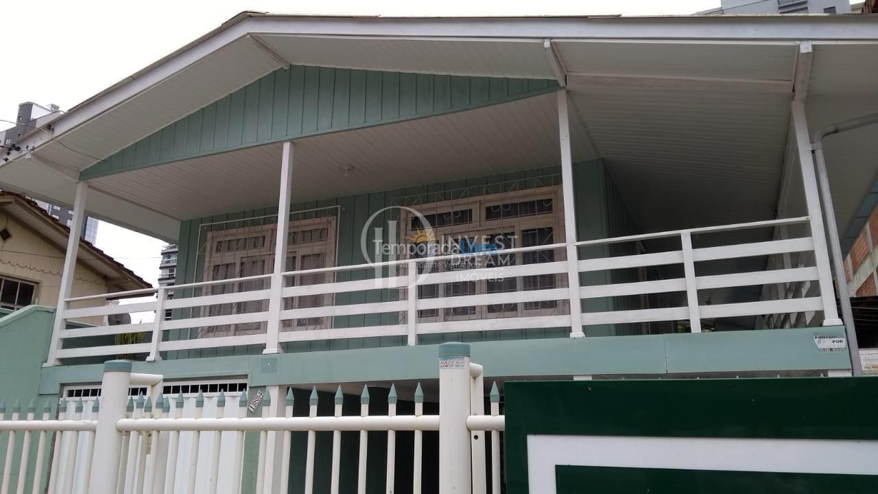 Casa para aluguel de temporada em Porto Belo (Perequê)