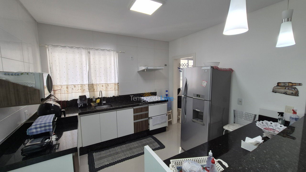 Apartamento para alquiler de vacaciones em Itapema (Meia Praia)