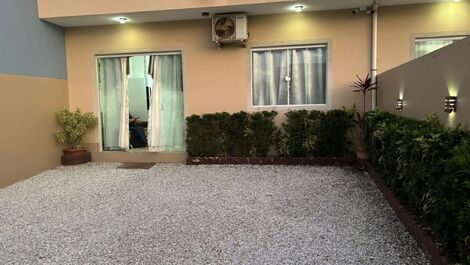 House for rent in Bombinhas 150 meters from the beach.