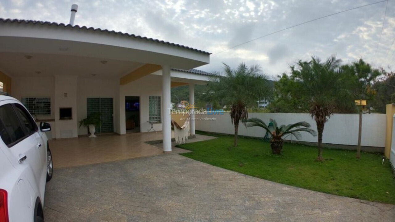 House for vacation rental in Governador Celso Ramos (Palmas)