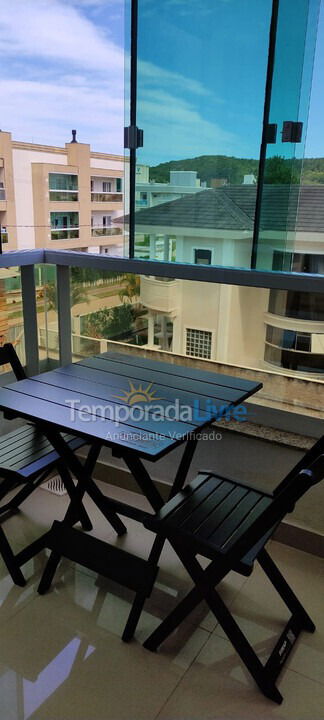 Apartamento para aluguel de temporada em Governador Celso Ramos (Praia de Palmas)