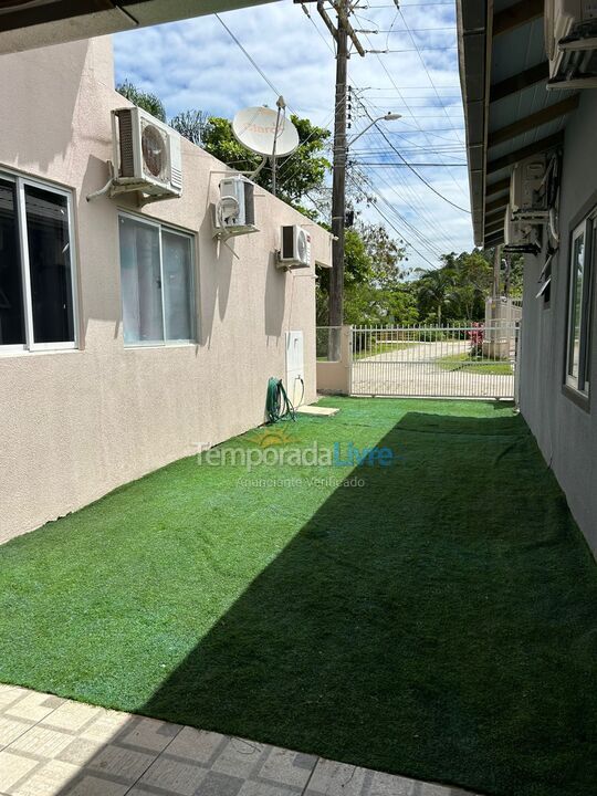 Casa para aluguel de temporada em Bombinhas (Praia de Zimbros)