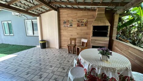 Churrasqueira e garagem 