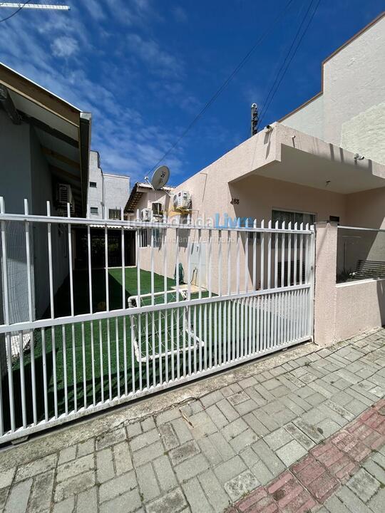 Casa para aluguel de temporada em Bombinhas (Praia de Zimbros)