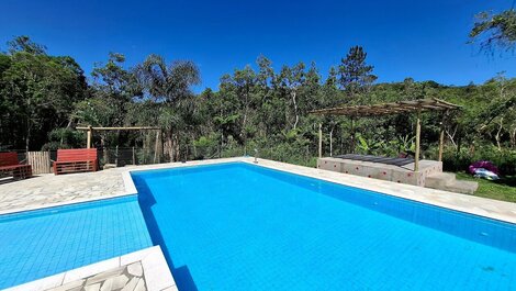 Farm with pool, leisure and nature LT0061