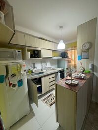 Apartamento de 2 habitaciones, condominio con zona de ocio, para temporada.