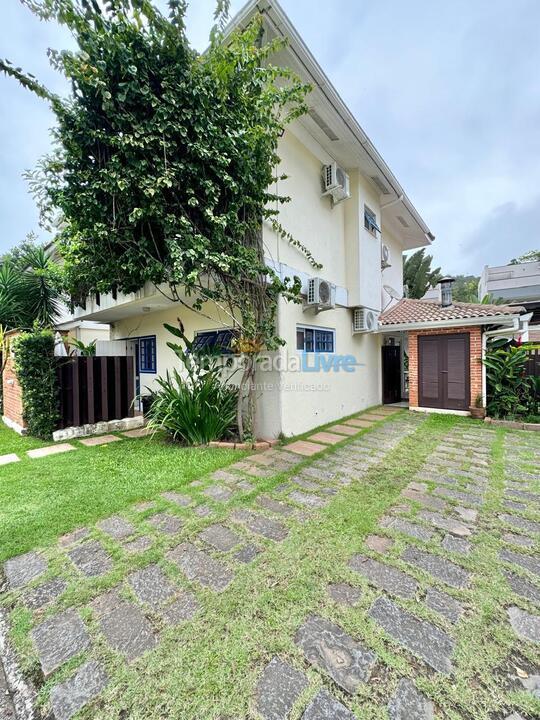 Casa para alquiler de vacaciones em São Sebastião (Praia do Engenho)