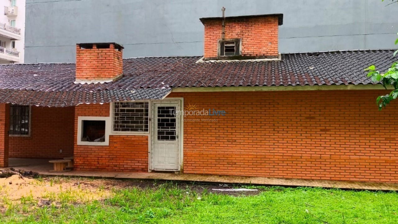 Casa para aluguel de temporada em Itapema (Meia Praia)