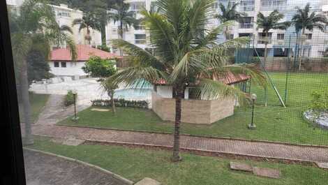 EXCELENTE APARTAMENTO COM PISCINA CONDOMINIO FRENTE O MAR NOS INGLESES