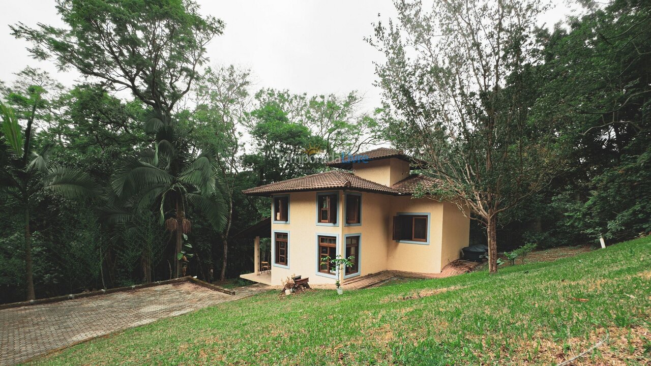 House for vacation rental in Carapicuíba (Granja Viana)