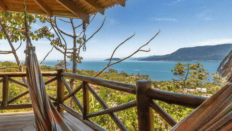 Tiê-Sangue Bungalow - private bathtub