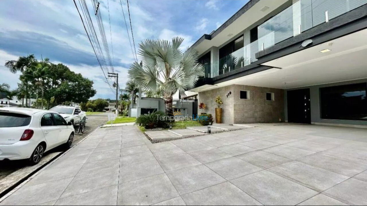 Casa para aluguel de temporada em Guarujá (Jardim Acapulco)