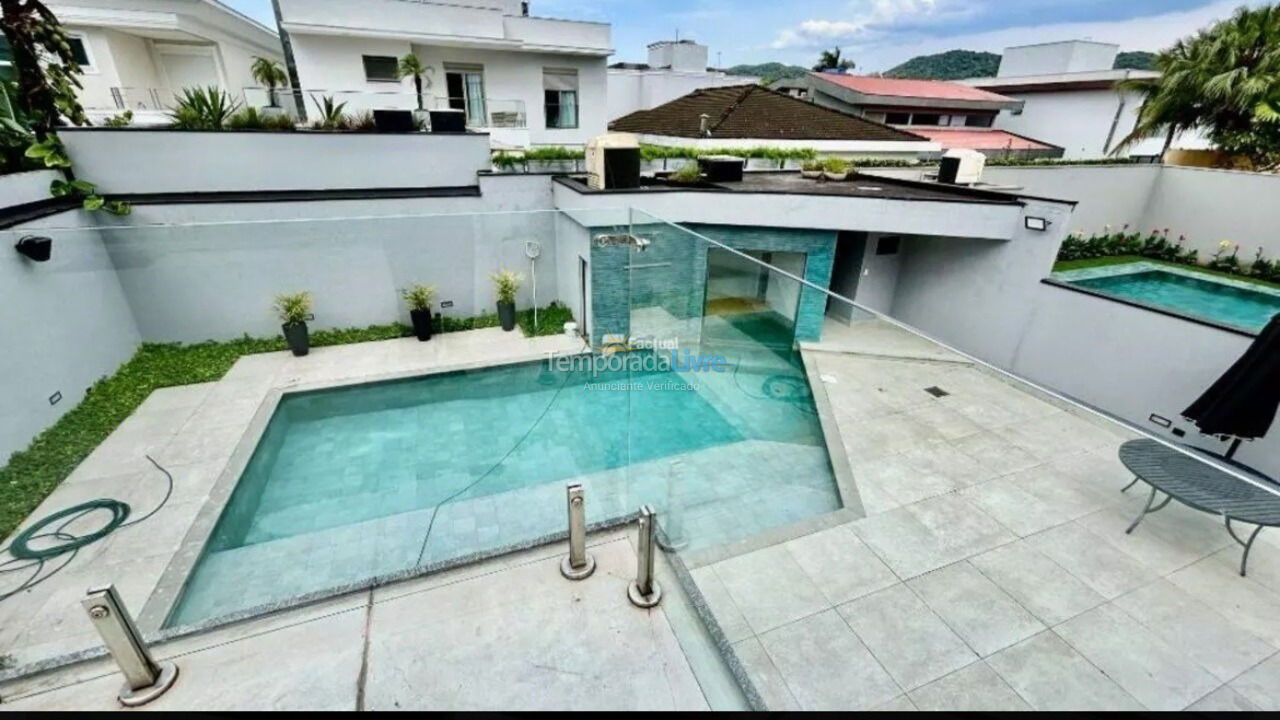 Casa para aluguel de temporada em Guarujá (Jardim Acapulco)