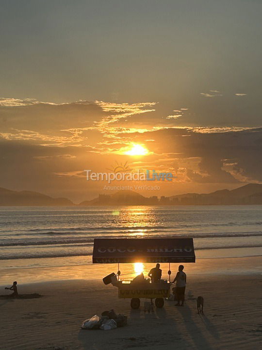 Casa para aluguel de temporada em Guarujá (Jardim Acapulco)