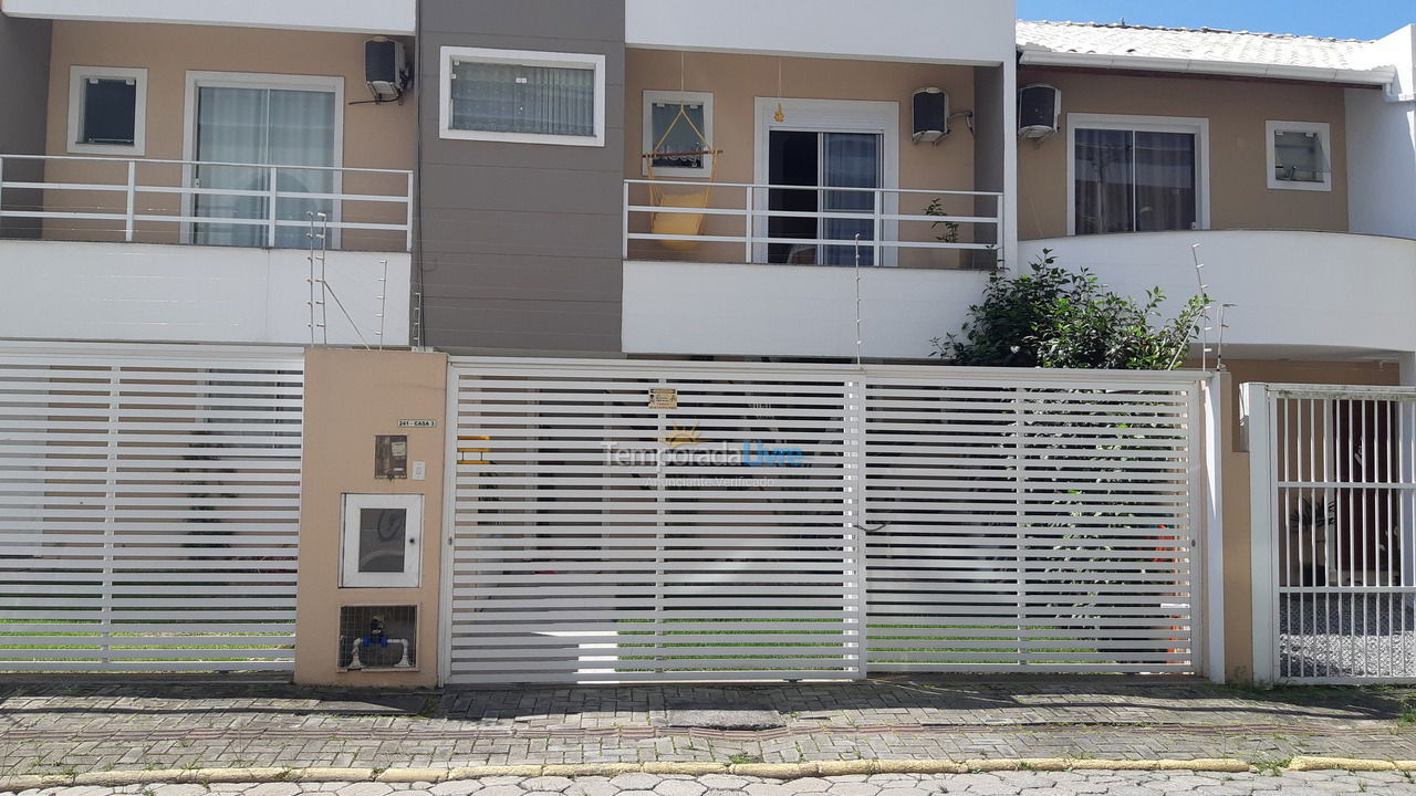 Casa para aluguel de temporada em Itapema (Meia Praia)