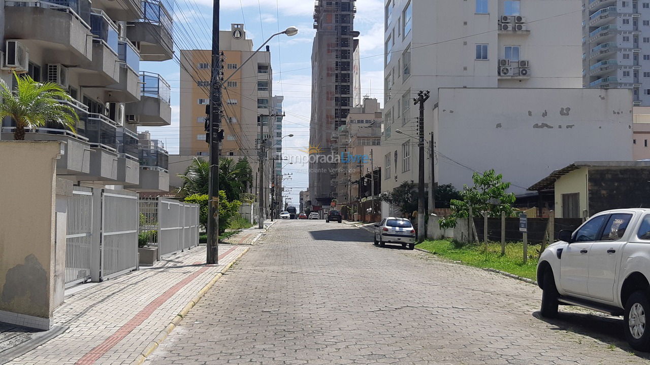 Casa para aluguel de temporada em Itapema (Meia Praia)