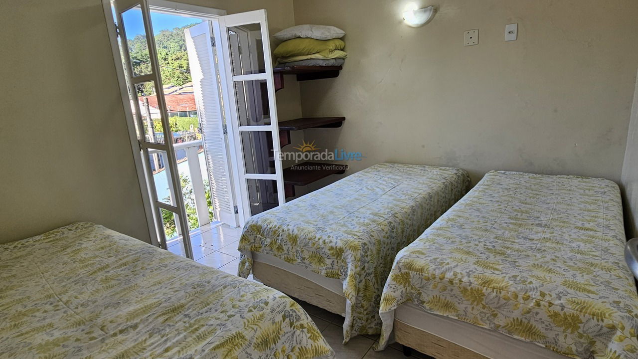 Casa para alquiler de vacaciones em Ubatuba (Praia das Toninhas)