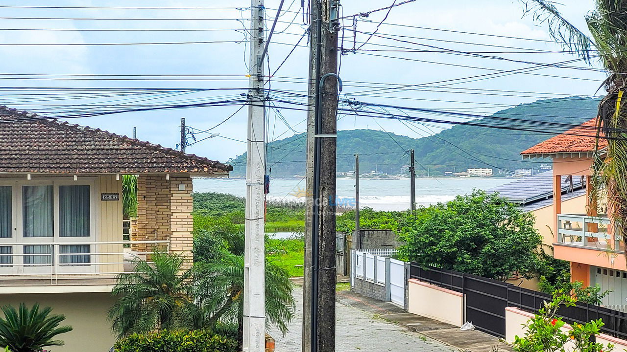 Casa para aluguel de temporada em São Francisco do Sul (Ubatuba)