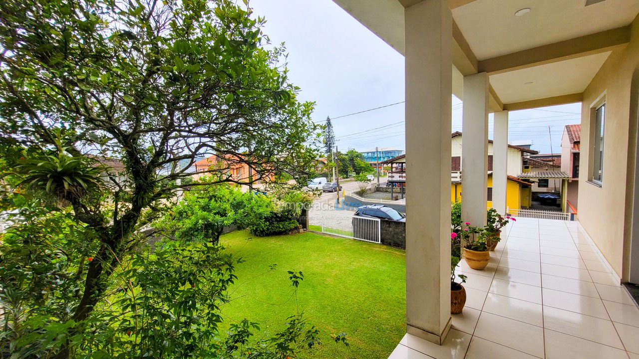 Casa para aluguel de temporada em São Francisco do Sul (Ubatuba)