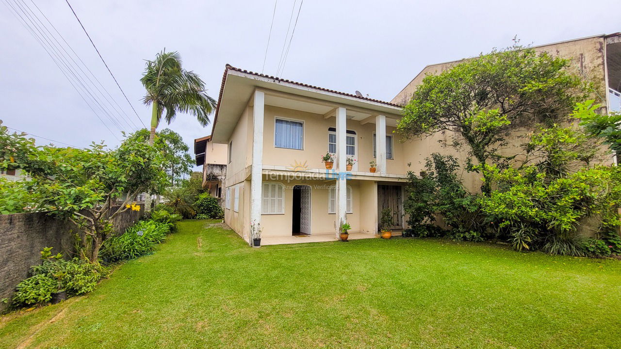 Casa para aluguel de temporada em São Francisco do Sul (Ubatuba)