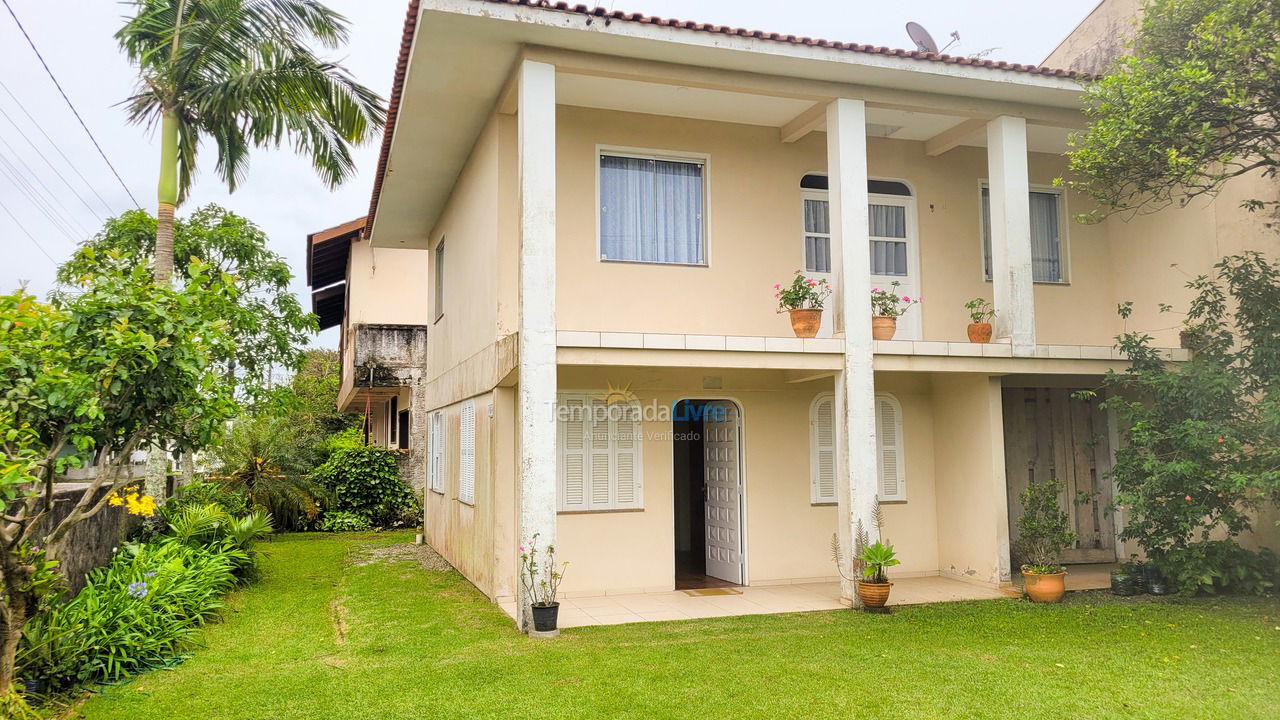 Casa para aluguel de temporada em São Francisco do Sul (Ubatuba)