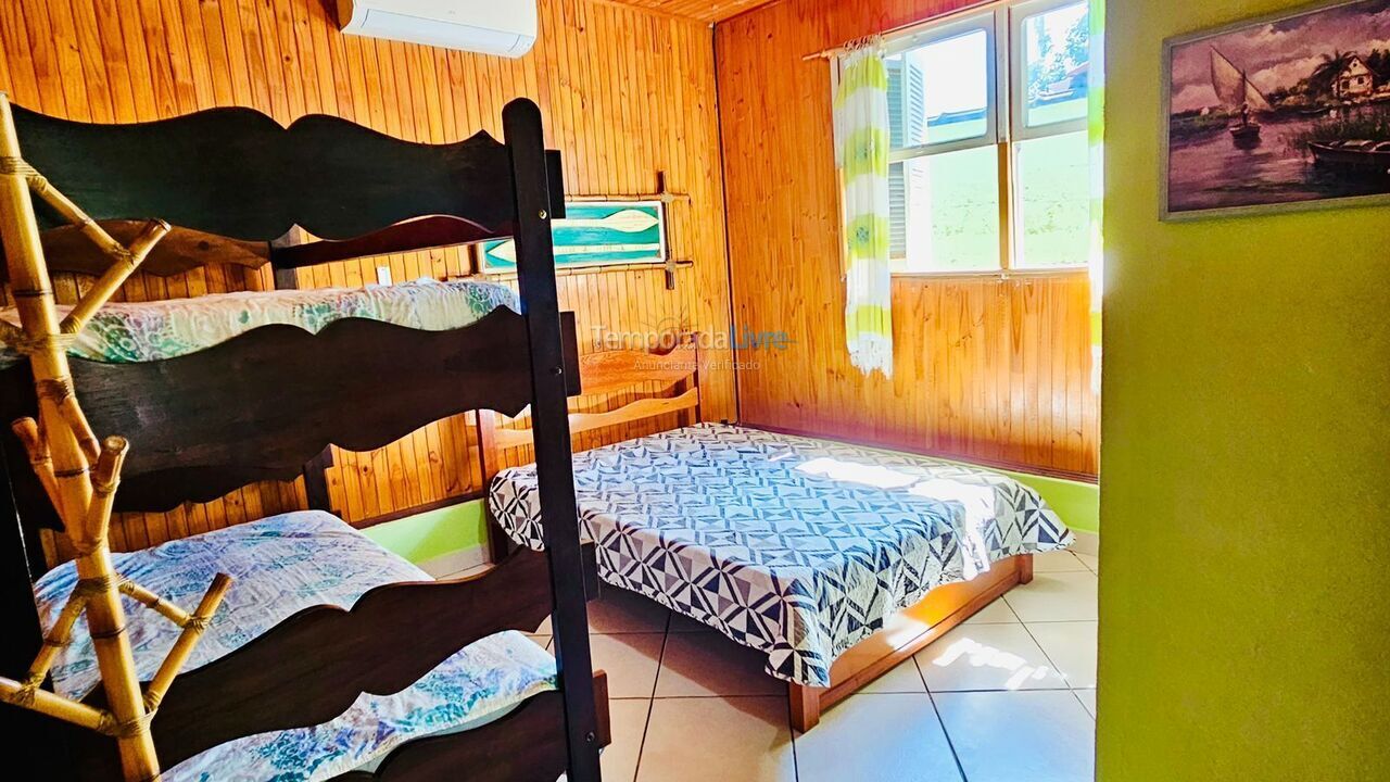 House for vacation rental in Ubatuba (Praia das Toninhas)