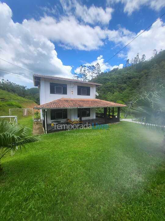 Granja para alquiler de vacaciones em Presidente Nereu (O Vale do Colibri)