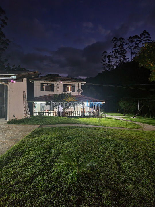 Granja para alquiler de vacaciones em Presidente Nereu (O Vale do Colibri)