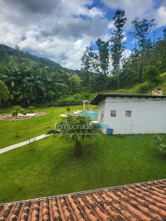 Granja para alquiler de vacaciones em Presidente Nereu (O Vale do Colibri)