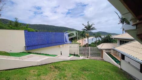 CASA CON PISCINA