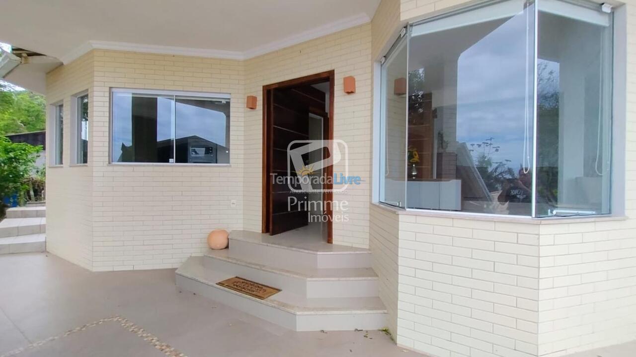 Casa para alquiler de vacaciones em Balneário Camboriú (Praia das Taquaras)