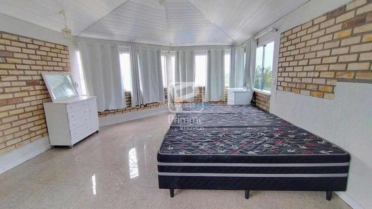 Casa para alquiler de vacaciones em Balneário Camboriú (Praia das Taquaras)