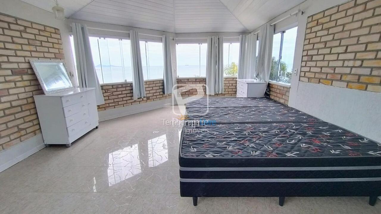 Casa para alquiler de vacaciones em Balneário Camboriú (Praia das Taquaras)