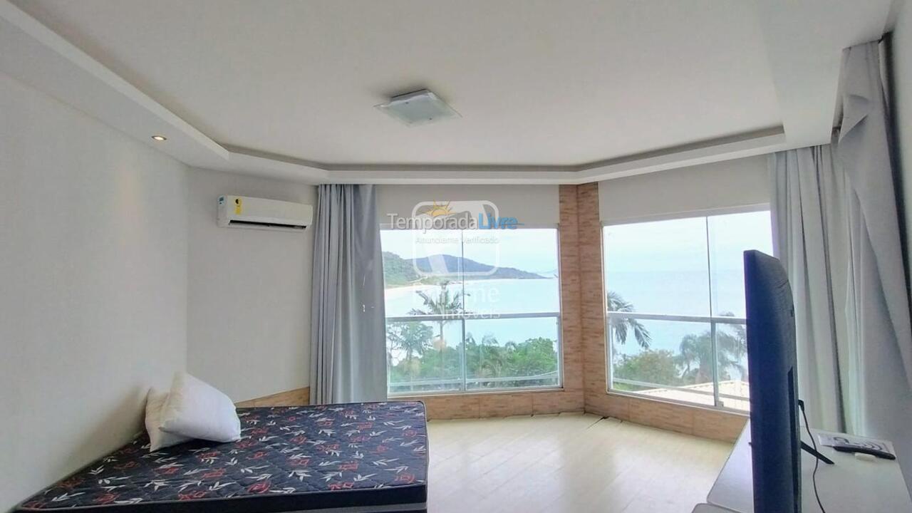Casa para alquiler de vacaciones em Balneário Camboriú (Praia das Taquaras)