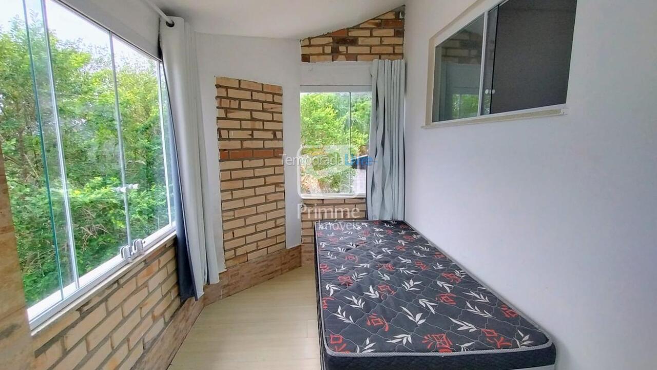 Casa para alquiler de vacaciones em Balneário Camboriú (Praia das Taquaras)