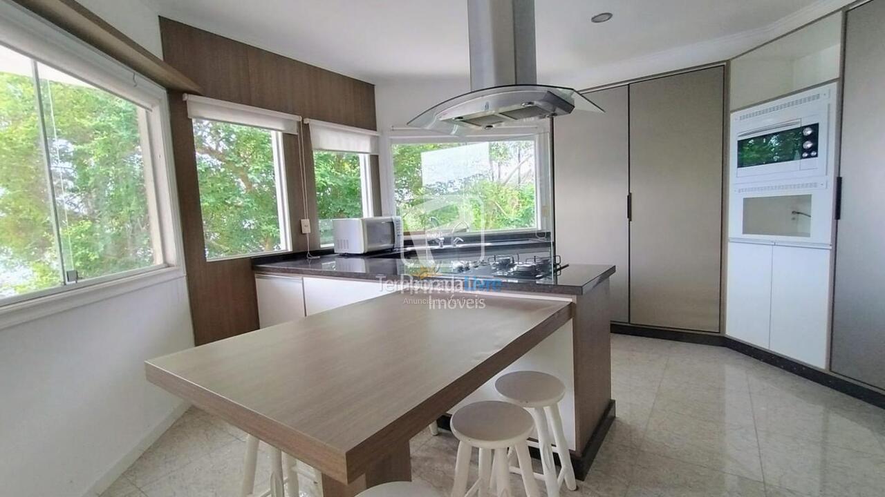 Casa para alquiler de vacaciones em Balneário Camboriú (Praia das Taquaras)