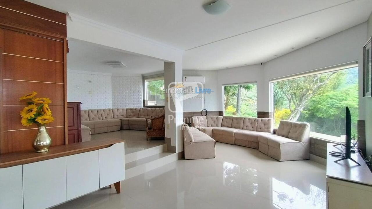 Casa para alquiler de vacaciones em Balneário Camboriú (Praia das Taquaras)