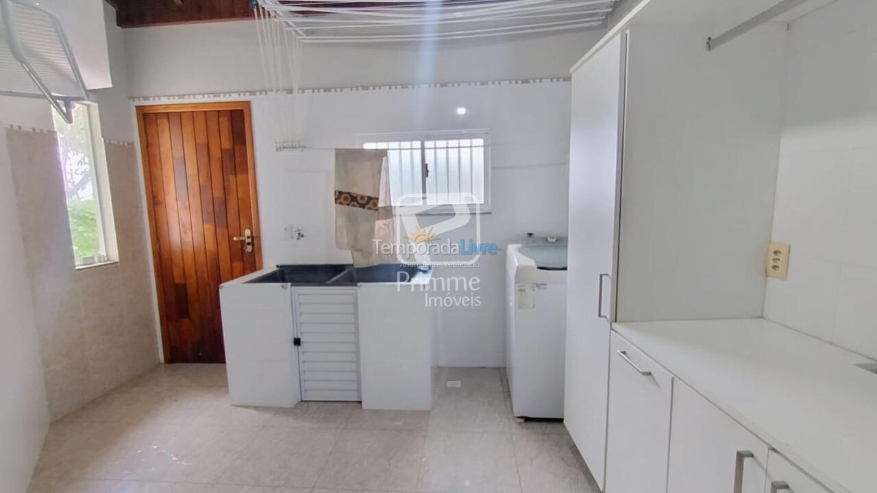 Casa para alquiler de vacaciones em Balneário Camboriú (Praia das Taquaras)
