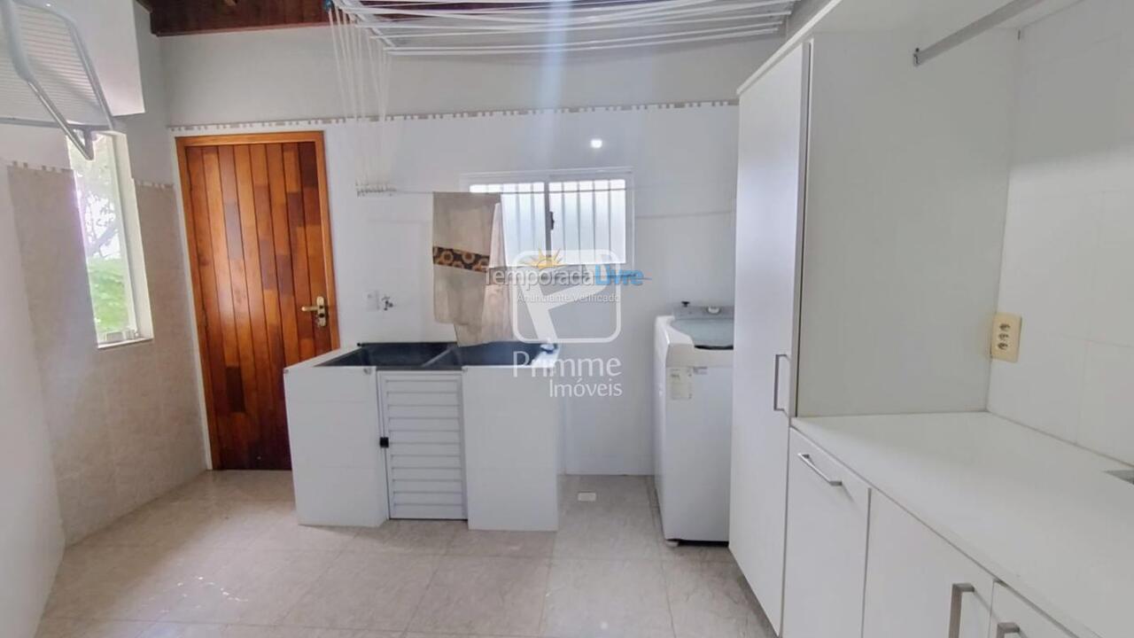 Casa para alquiler de vacaciones em Balneário Camboriú (Praia das Taquaras)
