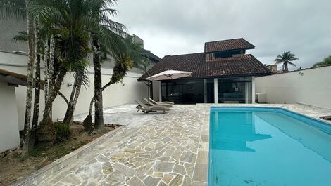 Playa São Lourenço -Sp -Bertioga /Casa/piscina y aire acondicionado