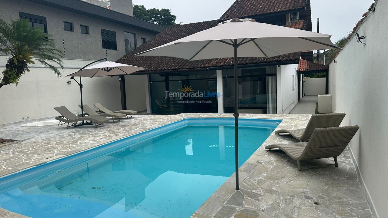 Casa para alquiler de vacaciones em Bertioga (Jardim São Lourenço)